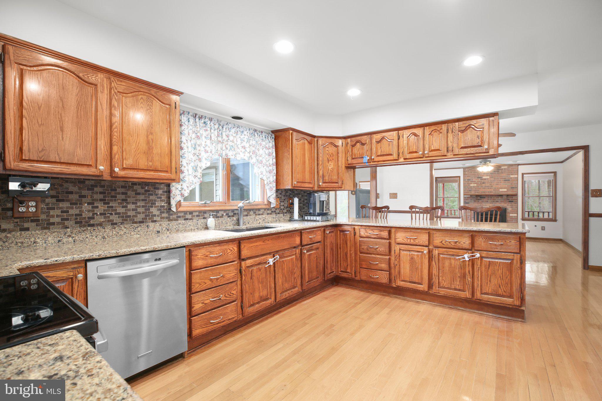 GOLDEN OAKS - Residential