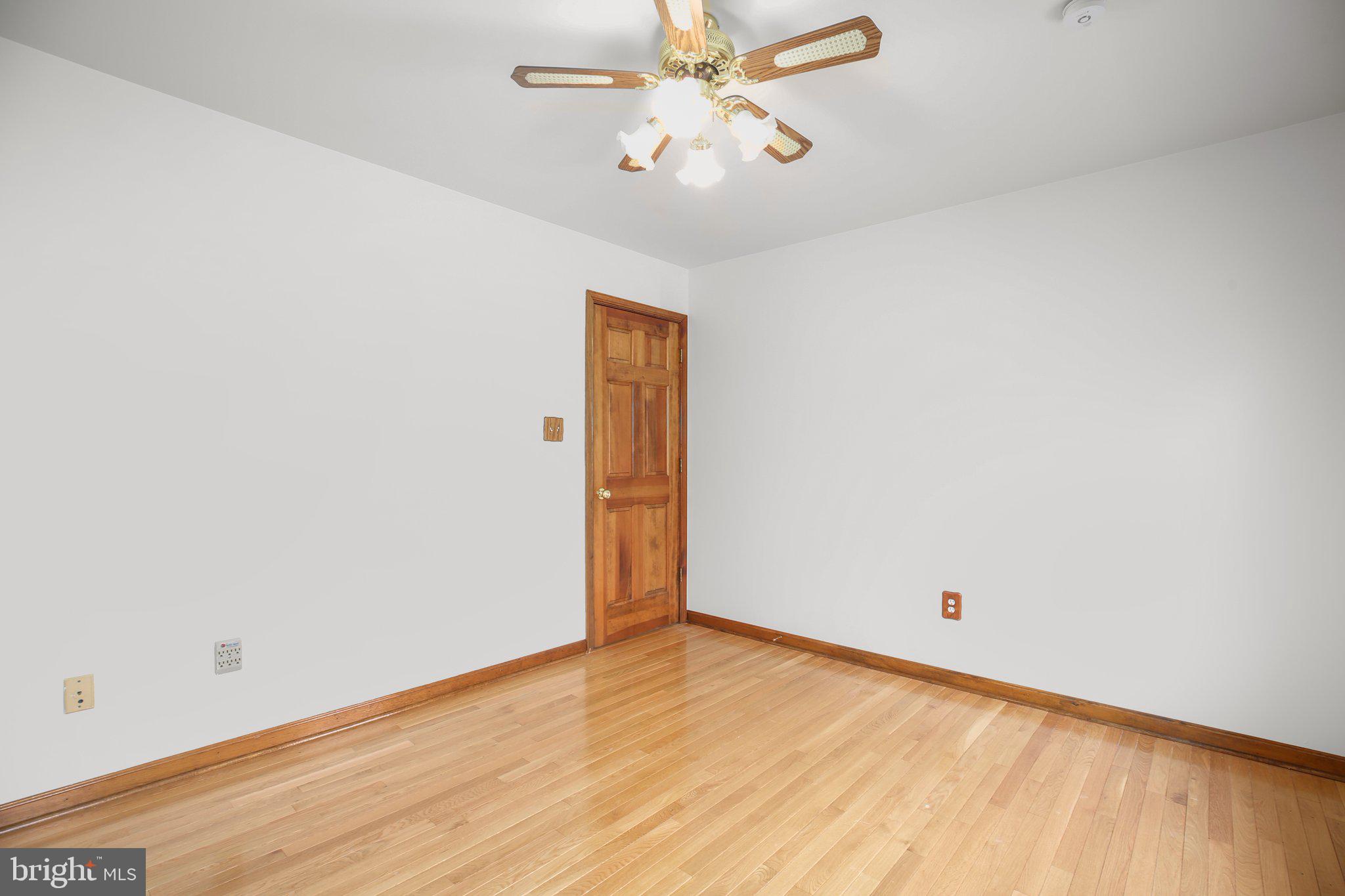 GOLDEN OAKS - Residential