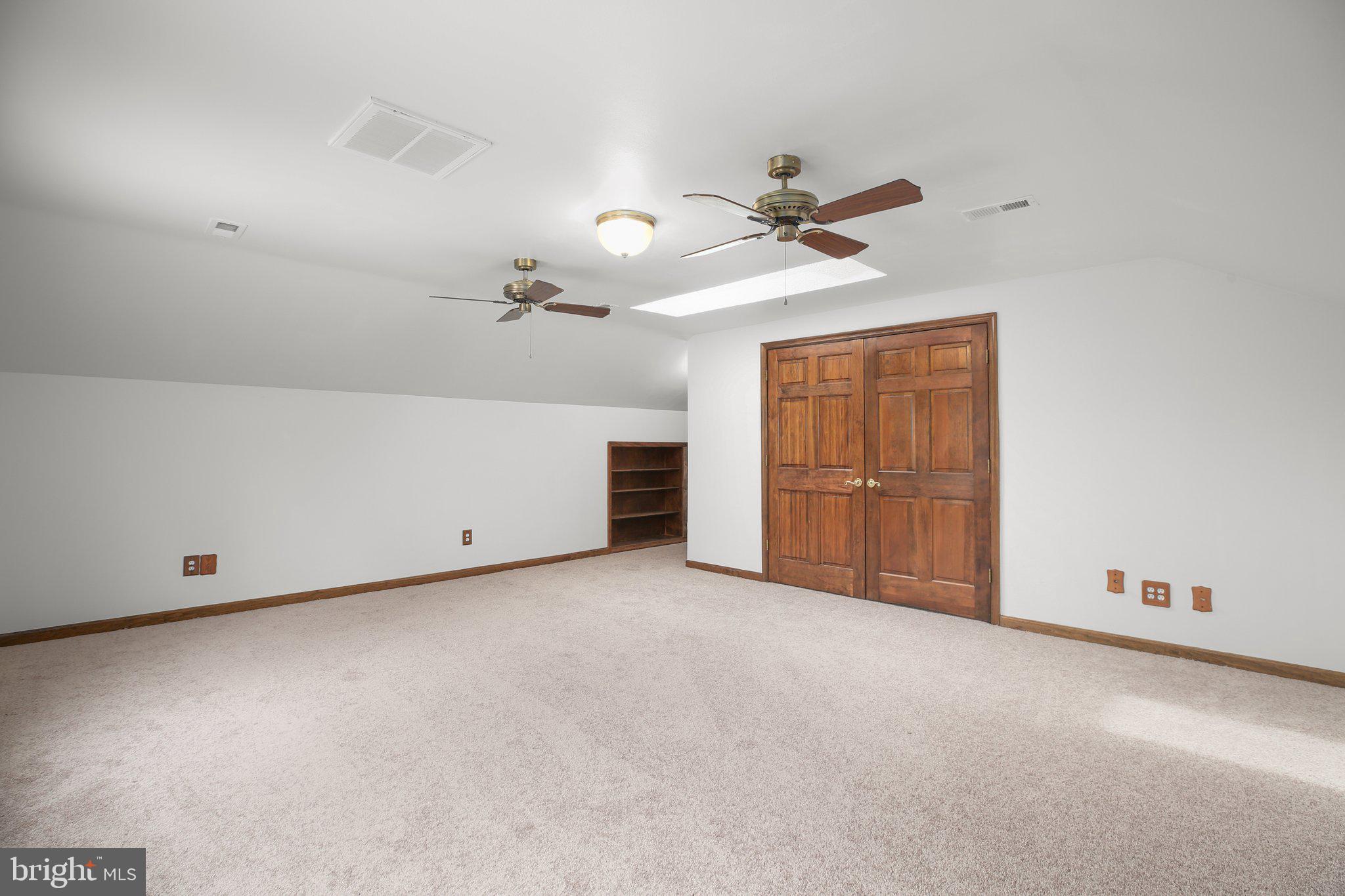 GOLDEN OAKS - Residential