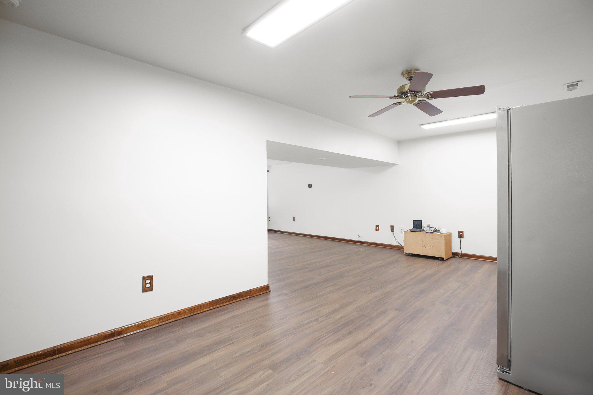 GOLDEN OAKS - Residential