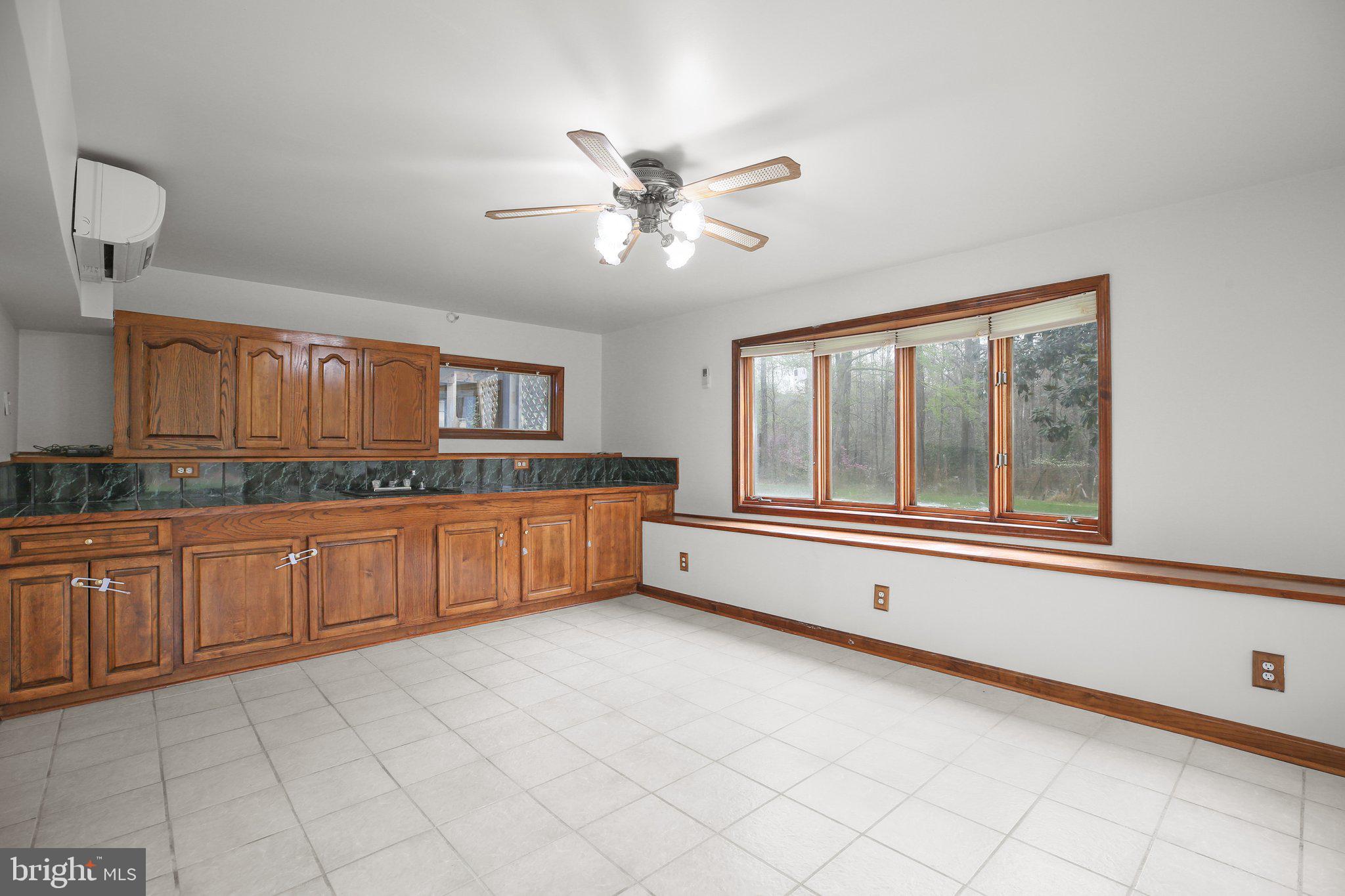 GOLDEN OAKS - Residential