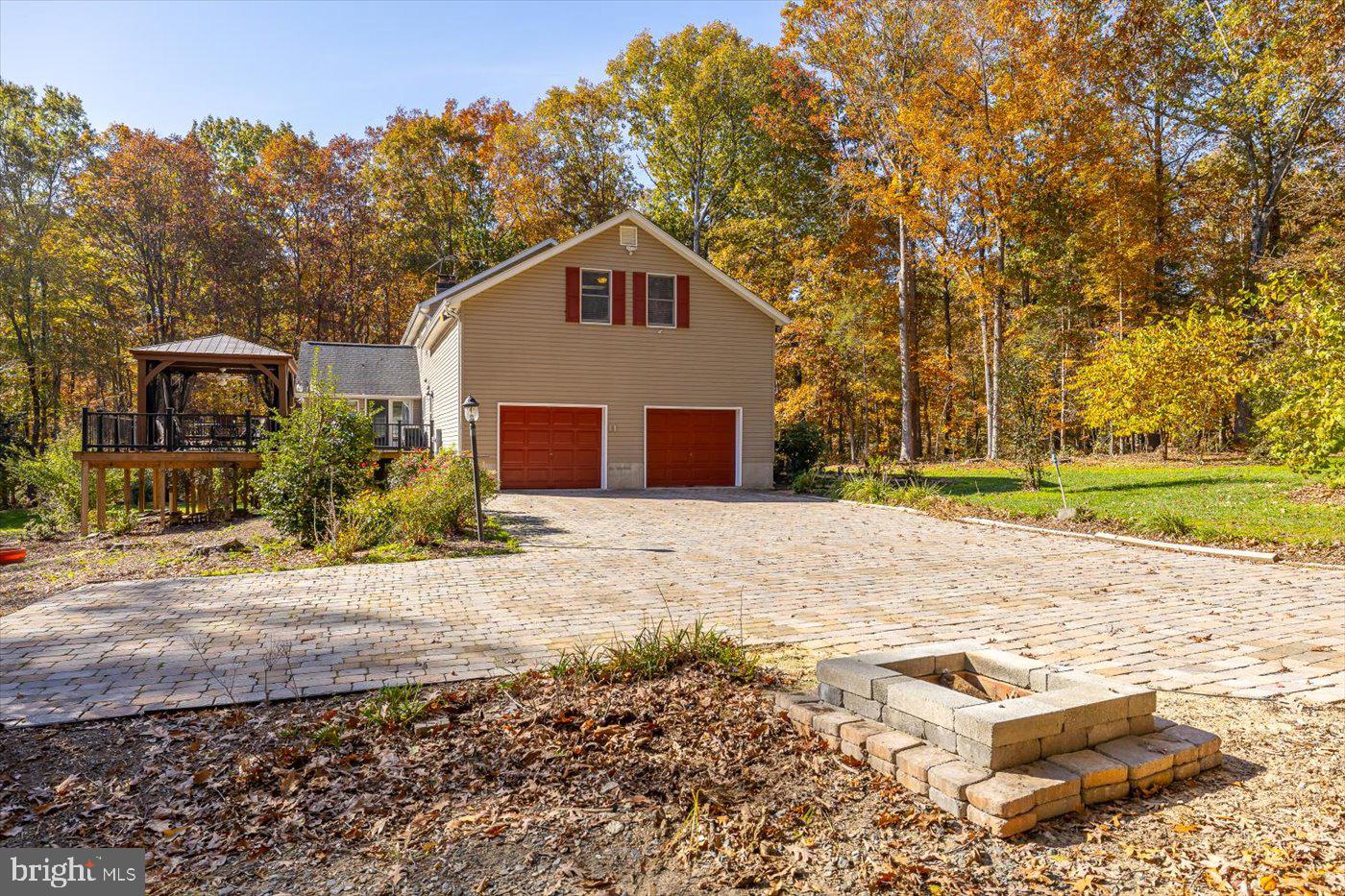 GOLDEN OAKS - Residential