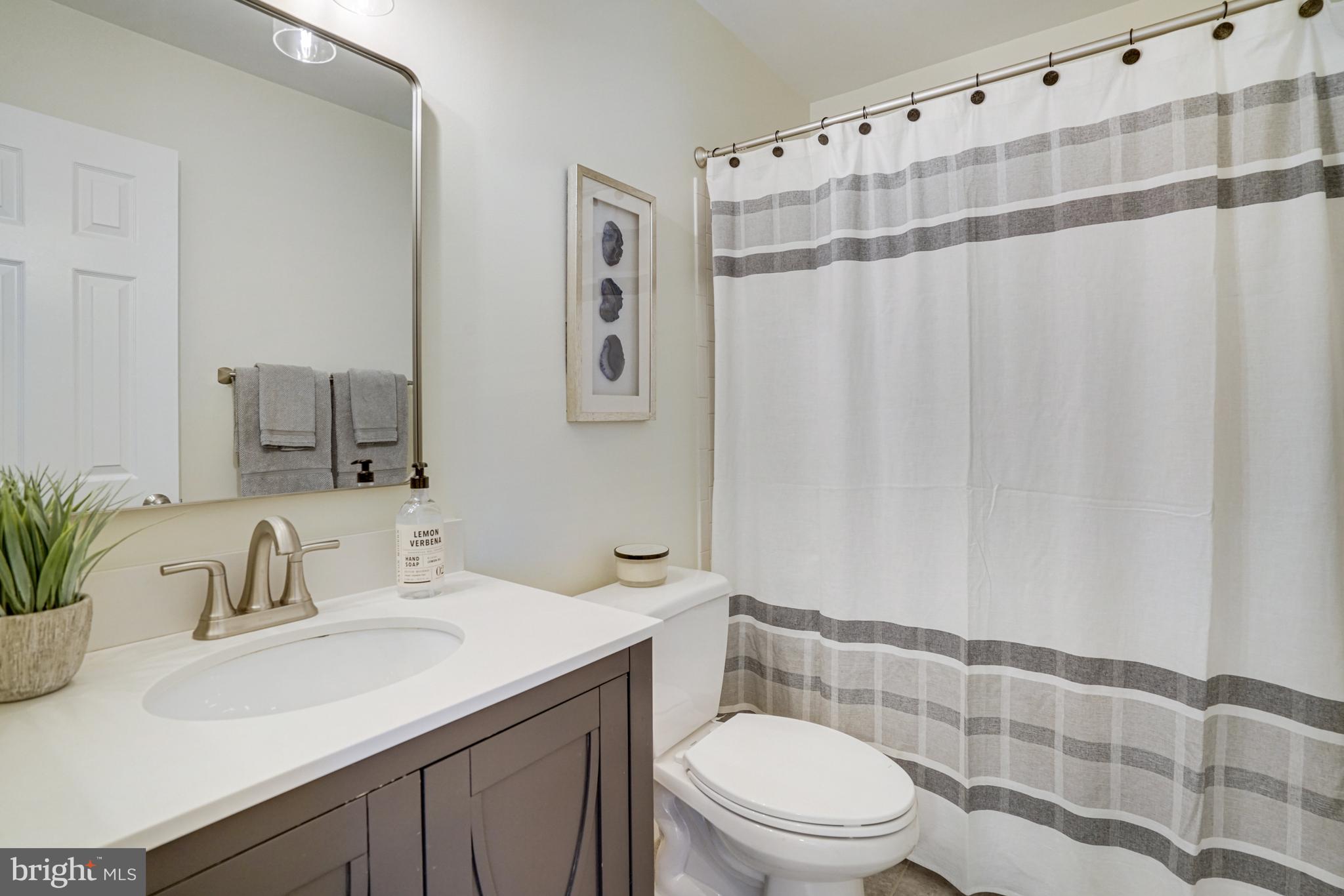 IDYLWOOD STATION - Residential