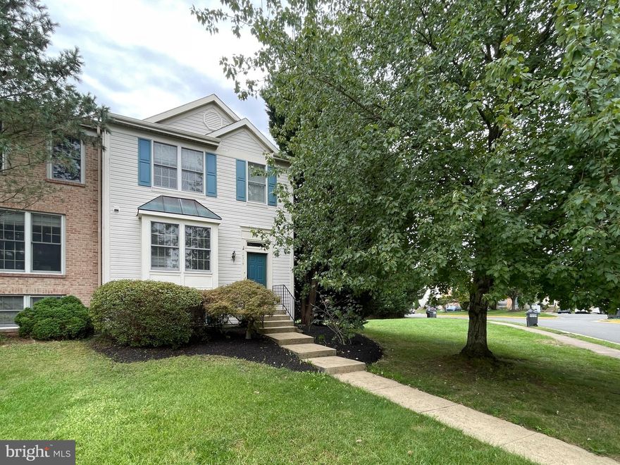 Welcome to 14315 Uniform Dr, Centreville!! Spacious 3-bedroom, 3.5-bath, 3-level townhouse featuring new windows on the 1st and 2nd floors, a replaced front door, and plenty of natural light throughout. The home offers comfortable living across three levels with an open layout.