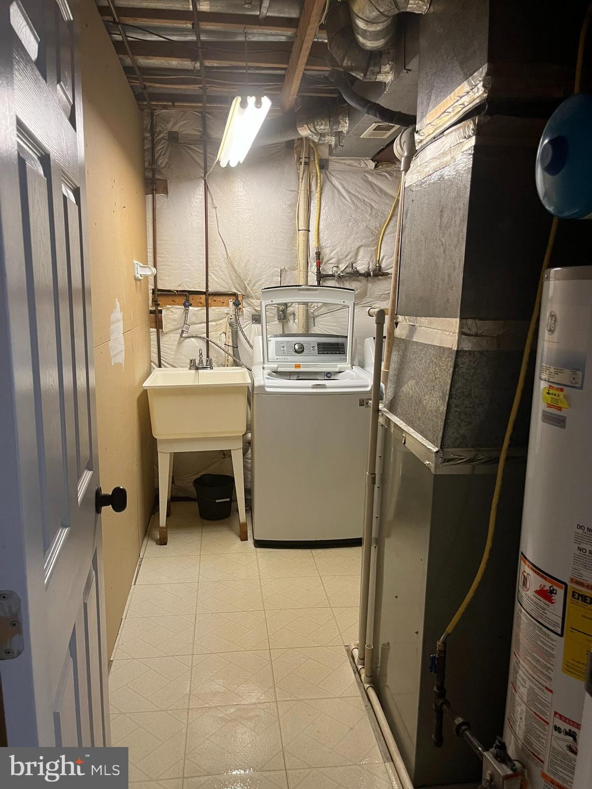 WOODLAND MANOR - Residential Lease