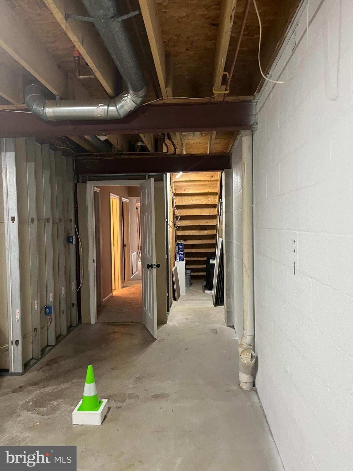 WOODLAND MANOR - Residential Lease