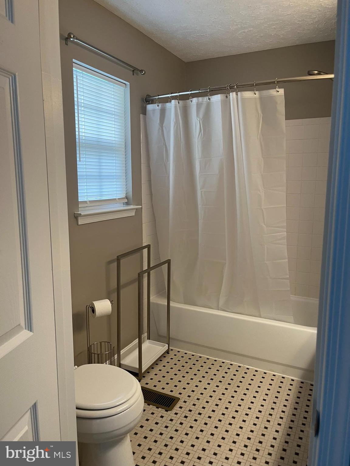 WOODLAND MANOR - Residential Lease