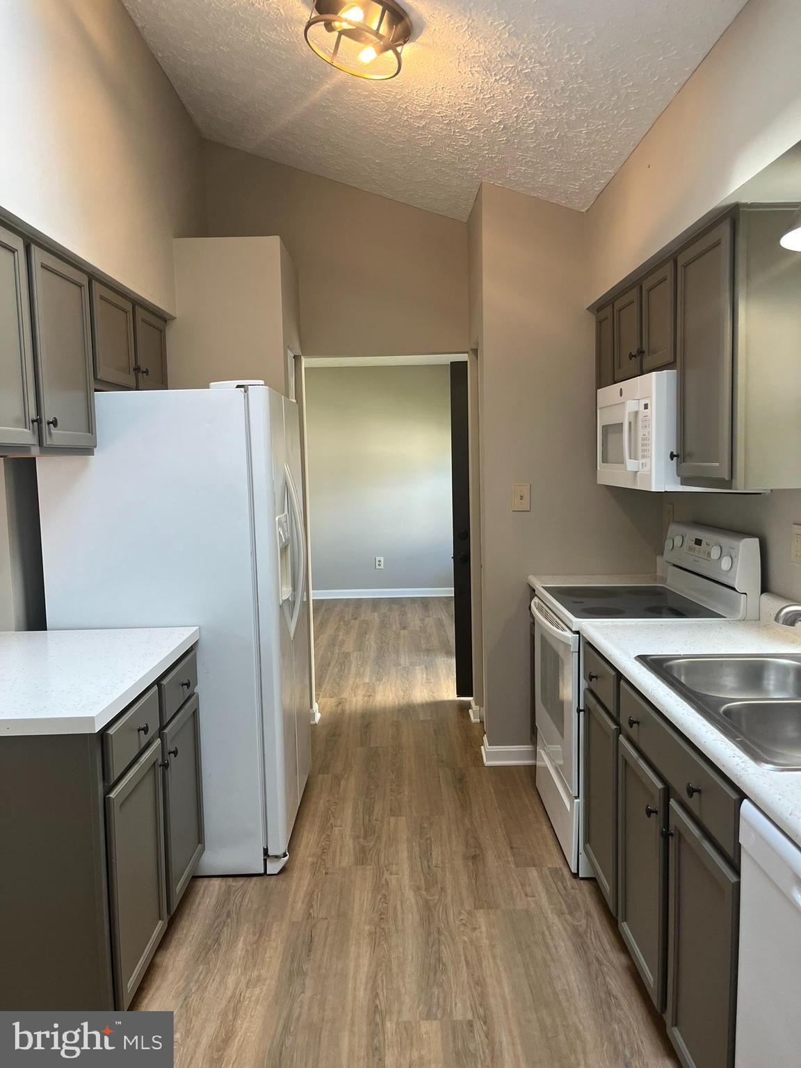 WOODLAND MANOR - Residential Lease