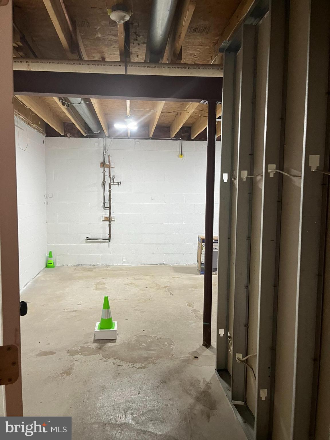 WOODLAND MANOR - Residential Lease