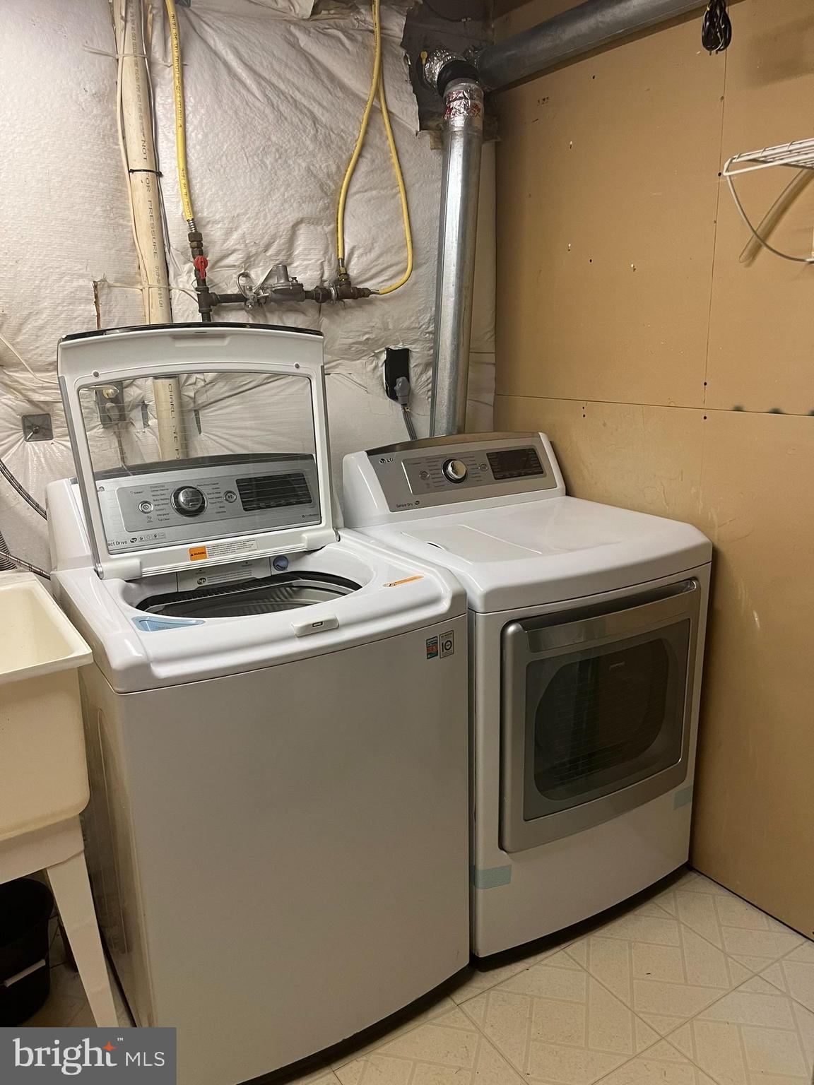 WOODLAND MANOR - Residential Lease