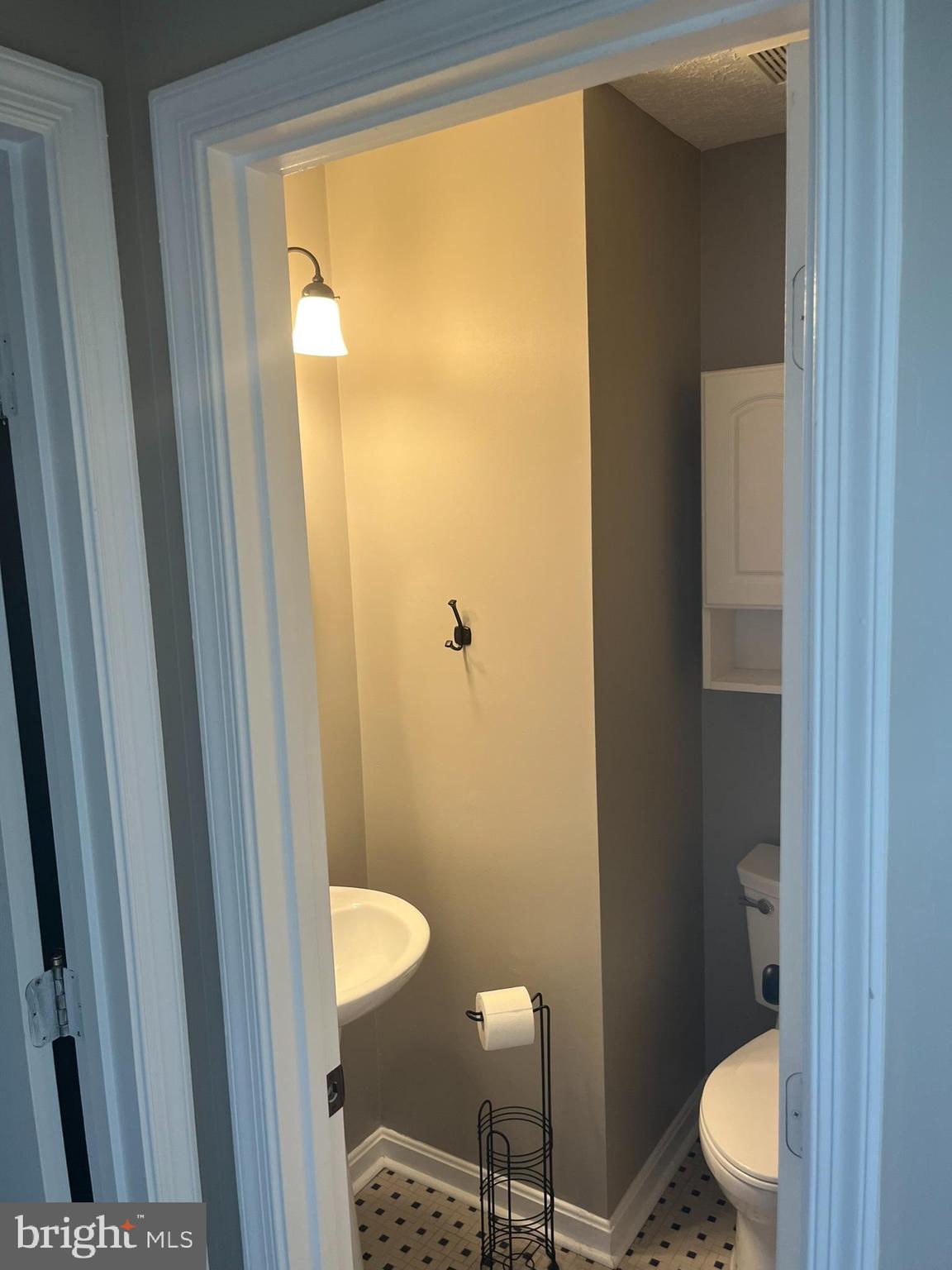 WOODLAND MANOR - Residential Lease