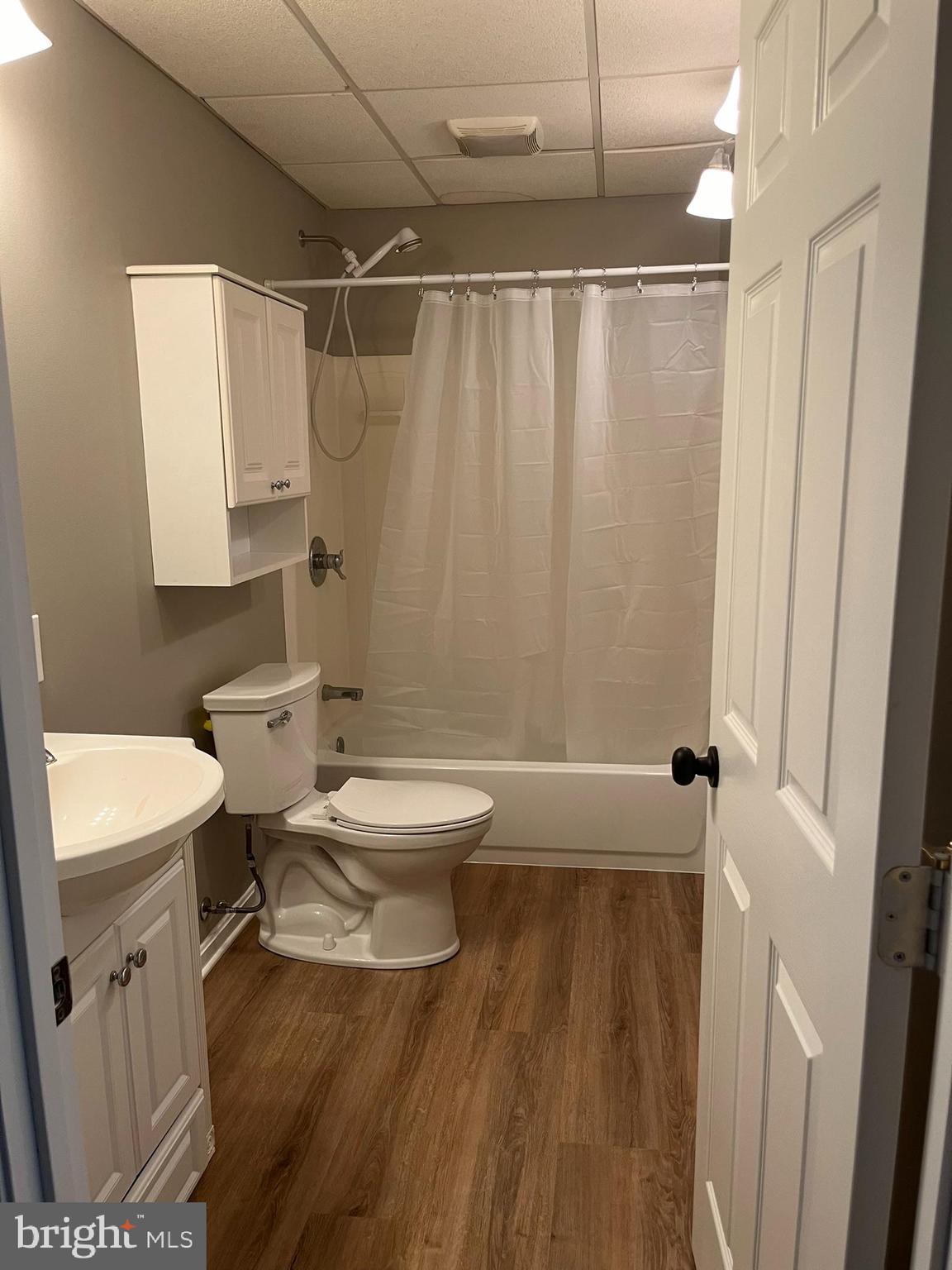 WOODLAND MANOR - Residential Lease