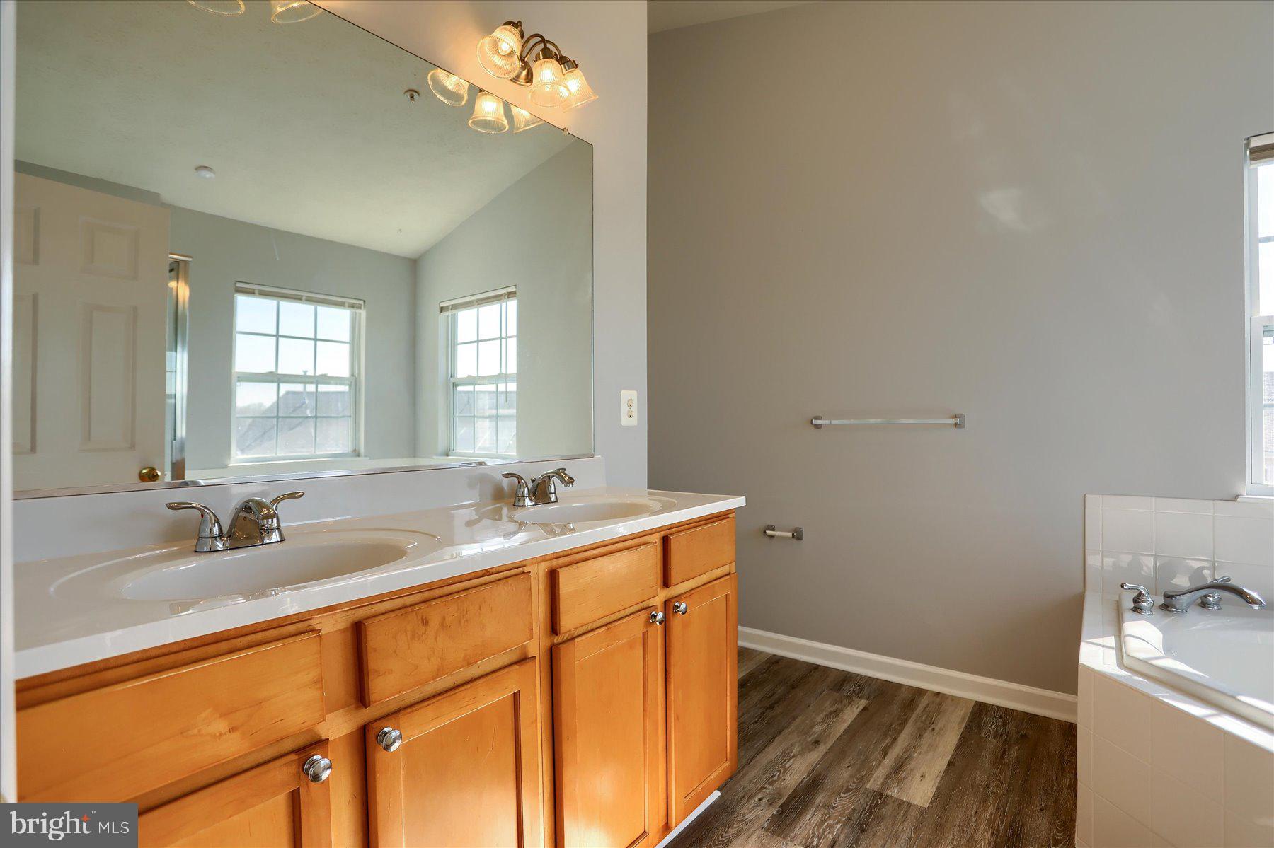 HOLLY WOODS - Residential