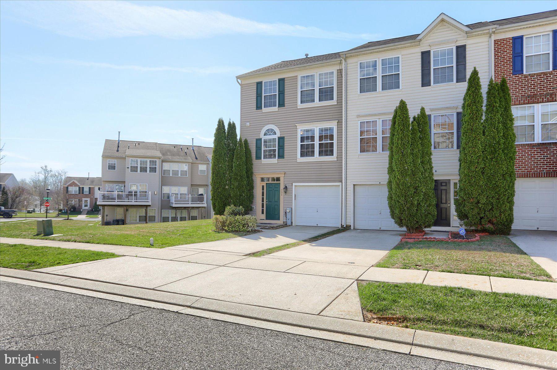 HOLLY WOODS - Residential