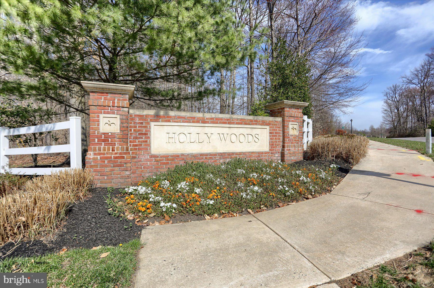 HOLLY WOODS - Residential