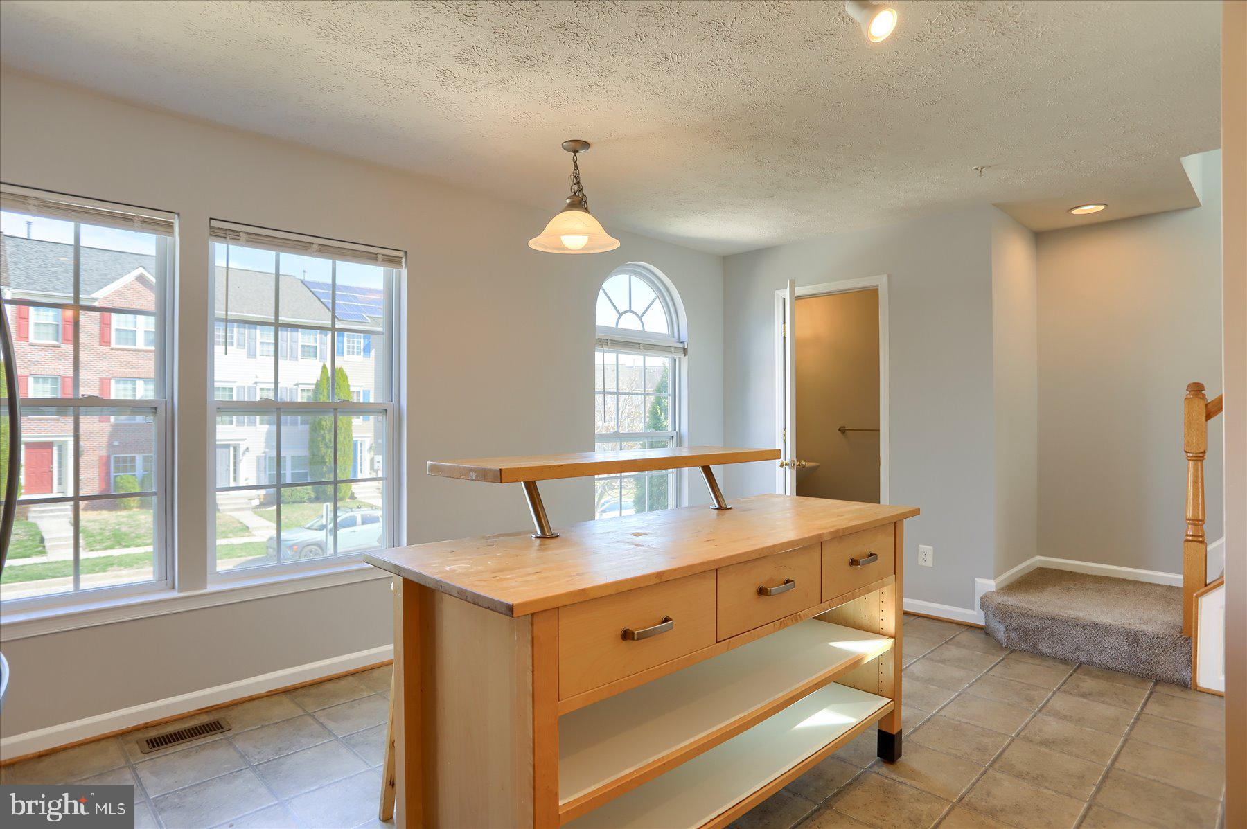 HOLLY WOODS - Residential