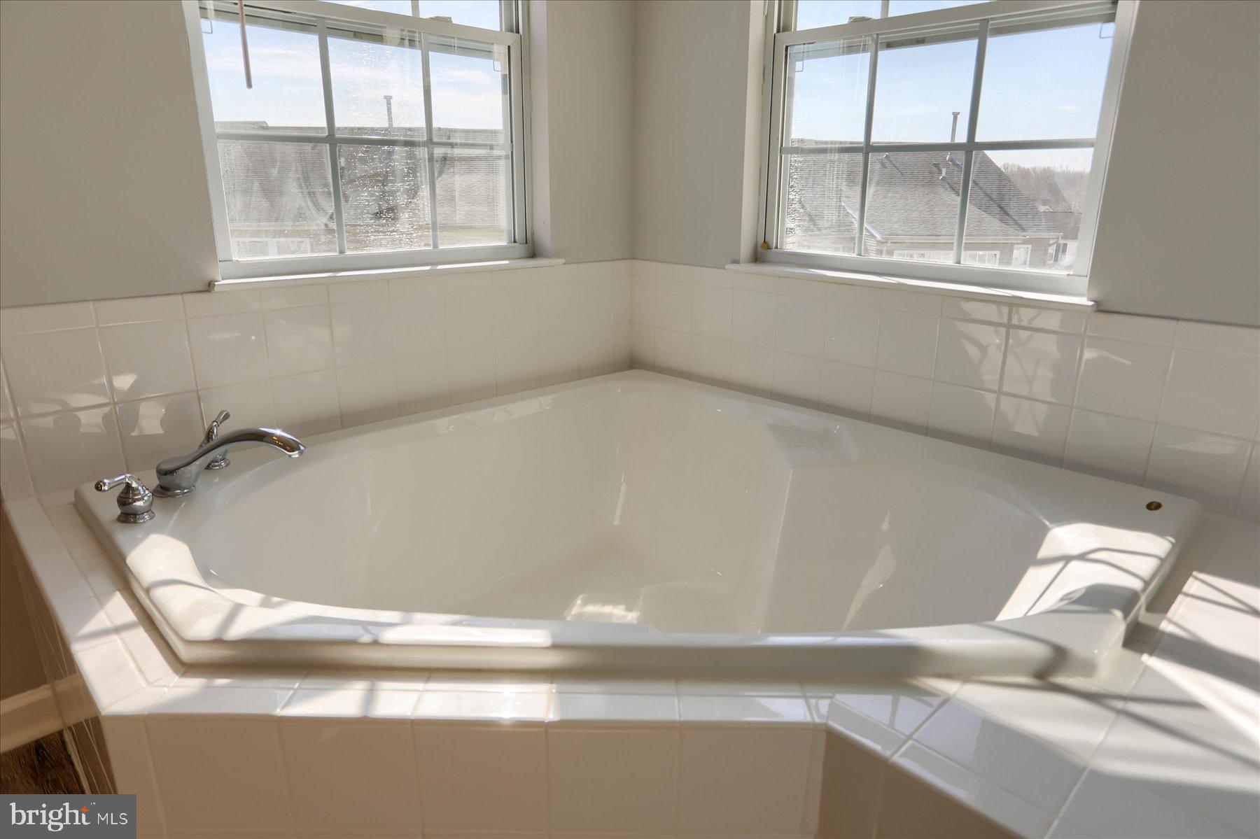 HOLLY WOODS - Residential