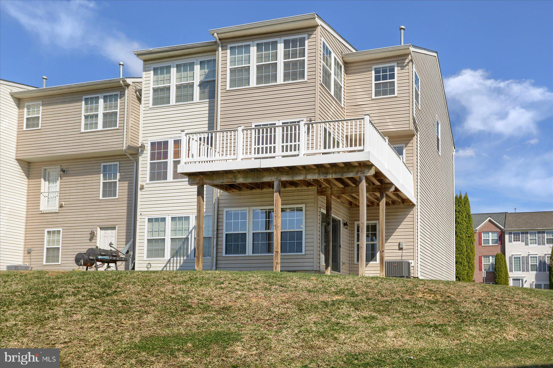 HOLLY WOODS - Residential