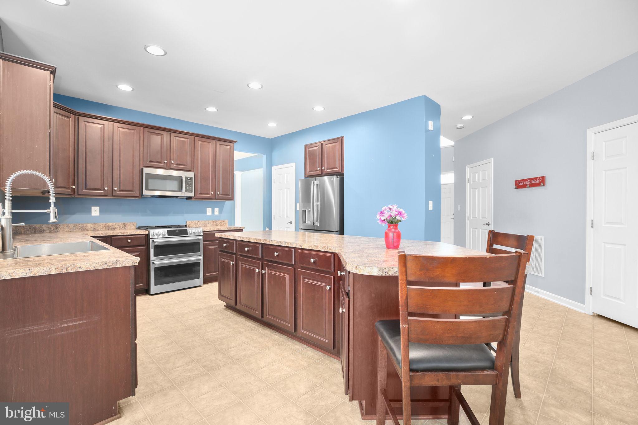 ESTATES AT LEE'S PARKE - Residential