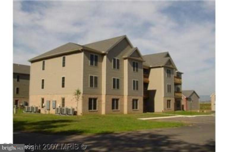 Great apartment available now! 3rd Floor apartment with 2 Bedrooms w/walk-in closets, 2 spacious baths This unit is handicap accessible. Minutes from I-81
W/S/T: + $100/month