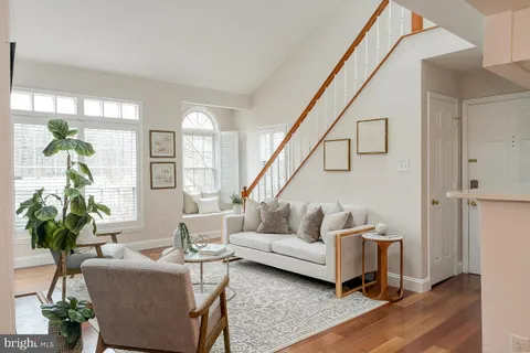 2224 Springwood Drive Unit J, Reston, VA MLS: VAFX2292654