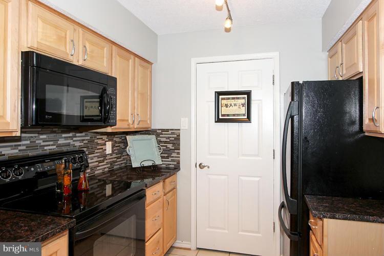 FOUNTAINS AT MCLEAN - Residential