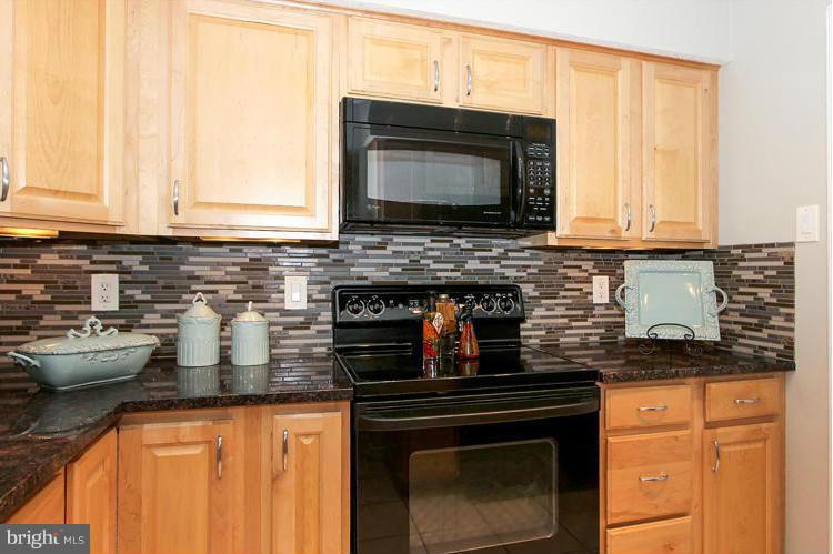 FOUNTAINS AT MCLEAN - Residential