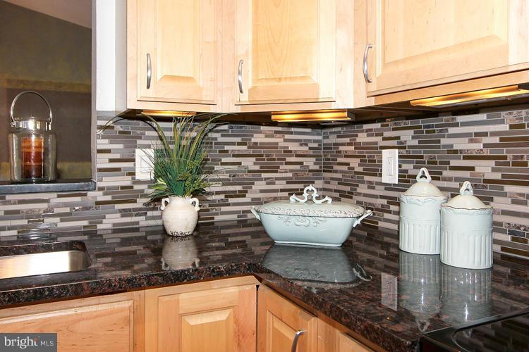 FOUNTAINS AT MCLEAN - Residential