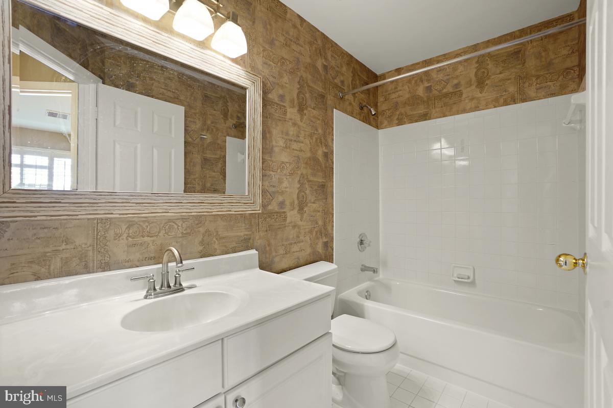 WHITLEY PARK CONDOMINIUM - Residential