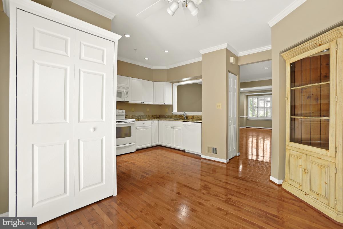 WHITLEY PARK CONDOMINIUM - Residential