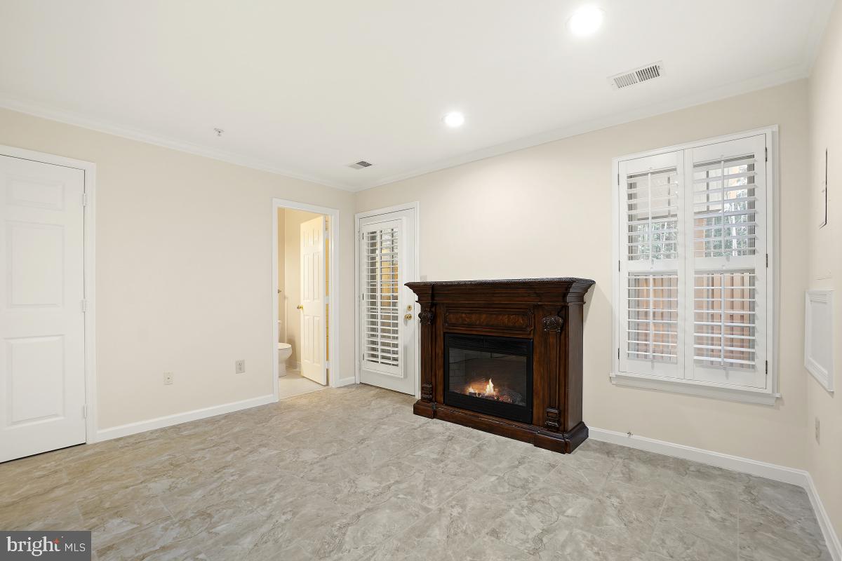 WHITLEY PARK CONDOMINIUM - Residential