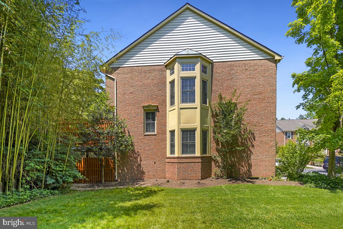 WHITLEY PARK CONDOMINIUM - Residential