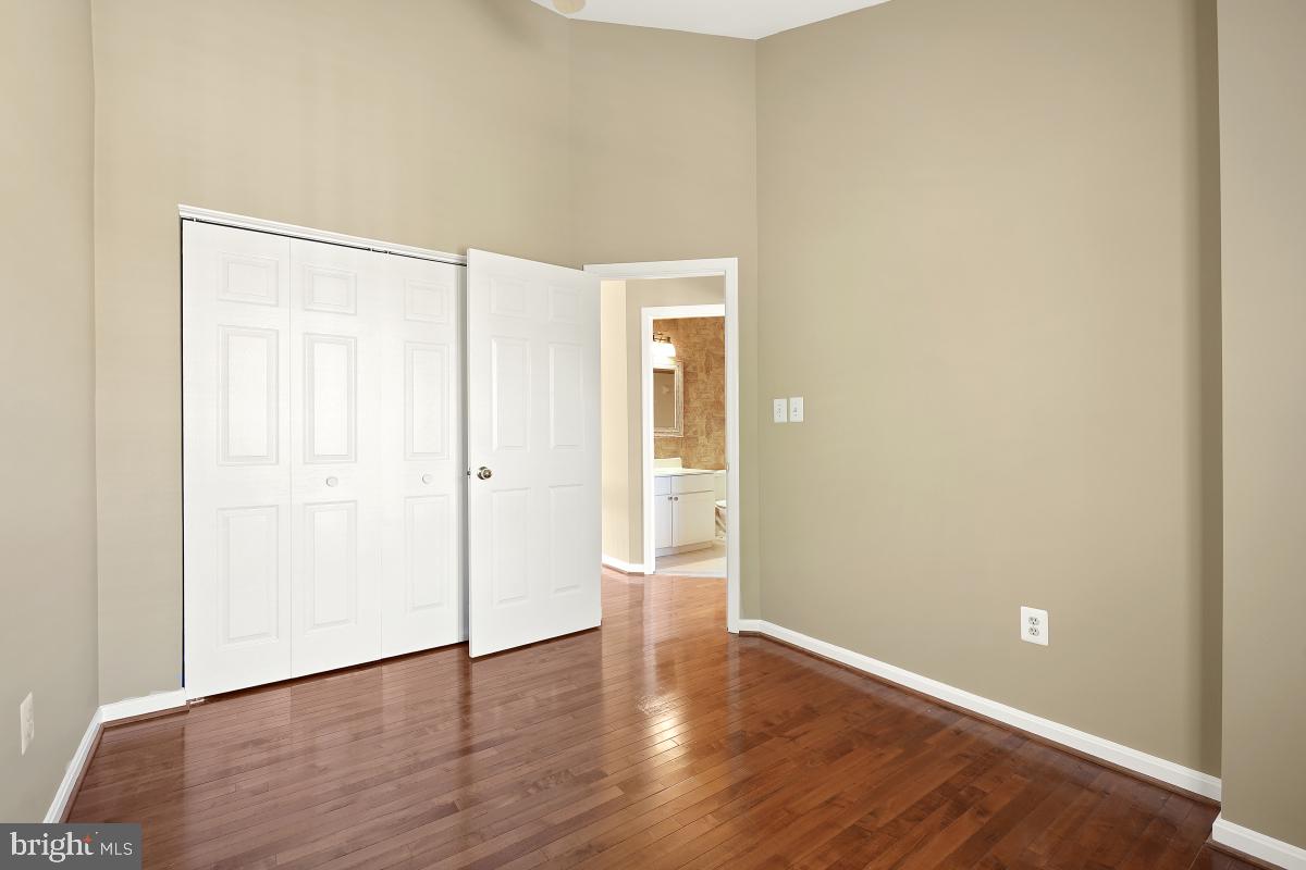 WHITLEY PARK CONDOMINIUM - Residential