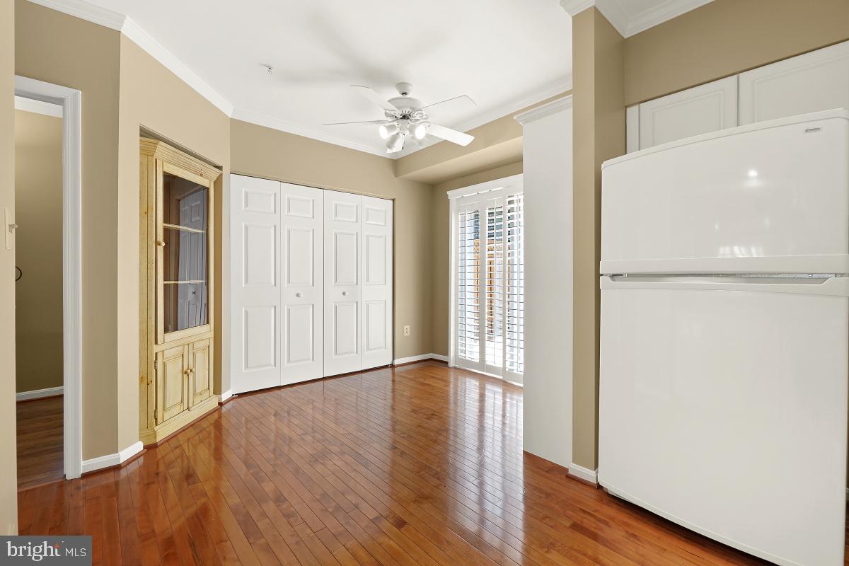 WHITLEY PARK CONDOMINIUM - Residential