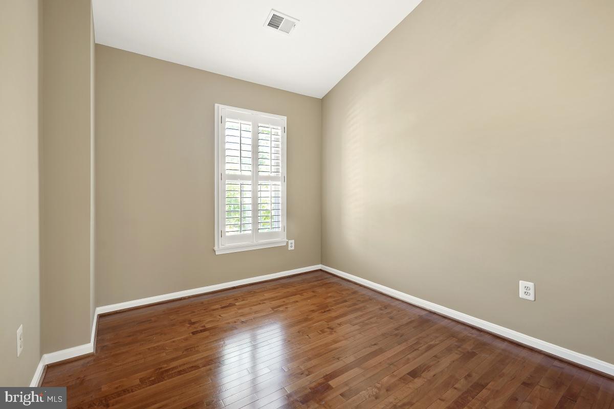 WHITLEY PARK CONDOMINIUM - Residential