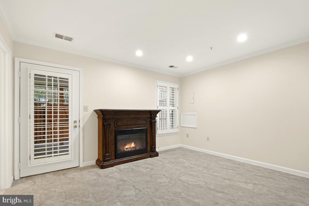 WHITLEY PARK CONDOMINIUM - Residential