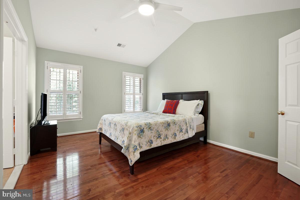 WHITLEY PARK CONDOMINIUM - Residential