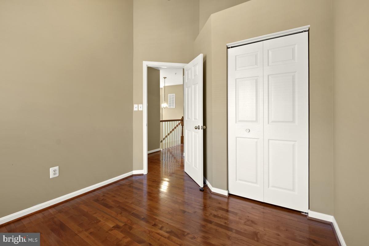 WHITLEY PARK CONDOMINIUM - Residential