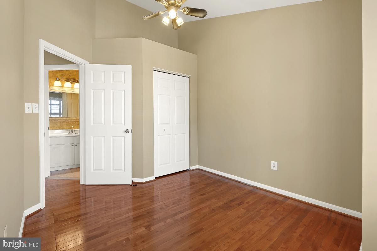 WHITLEY PARK CONDOMINIUM - Residential