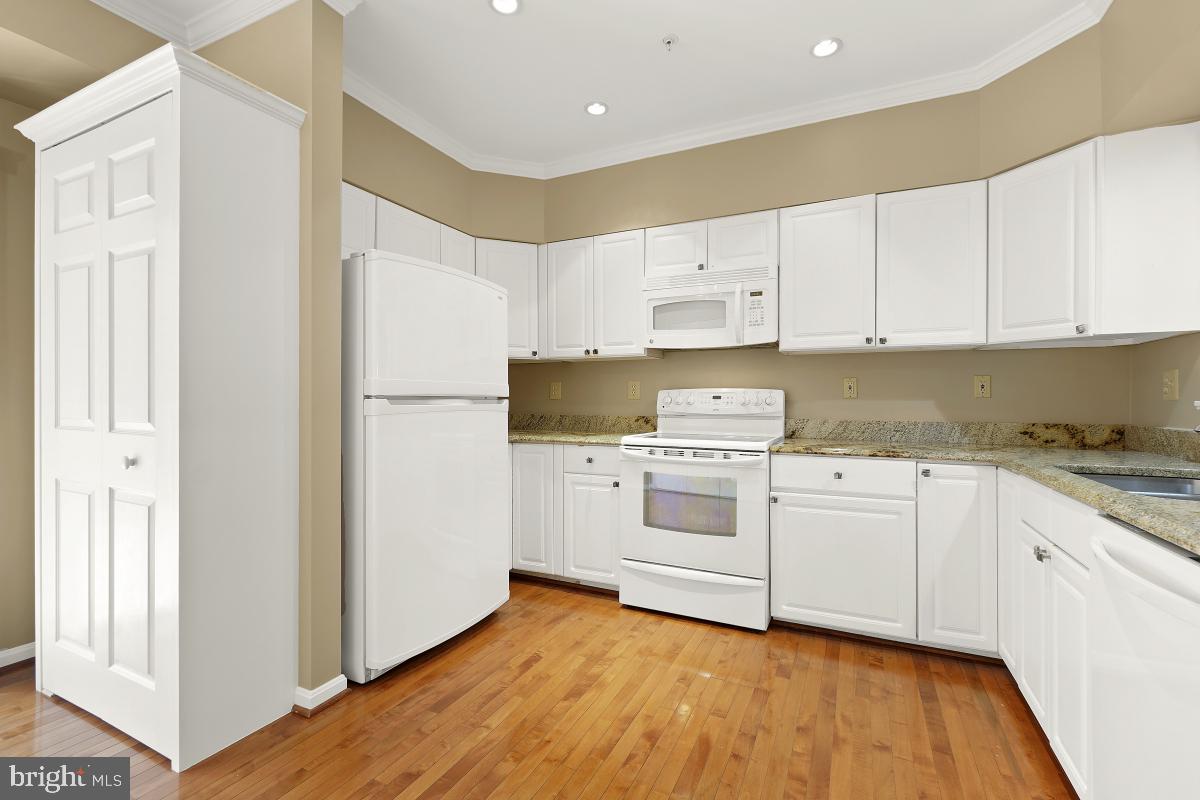 WHITLEY PARK CONDOMINIUM - Residential