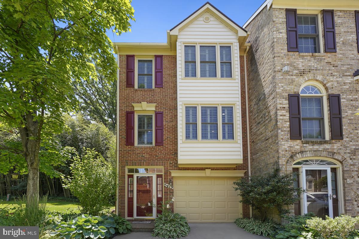 WHITLEY PARK CONDOMINIUM - Residential