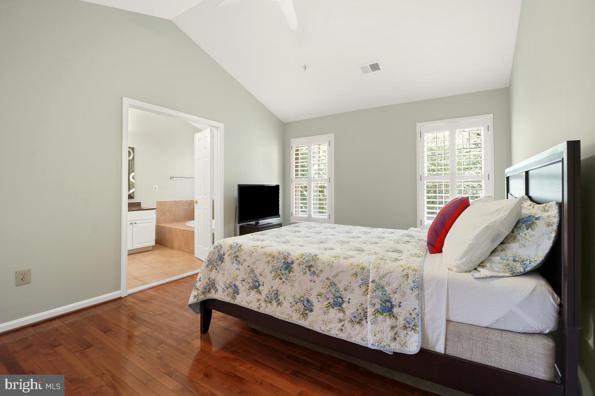 WHITLEY PARK CONDOMINIUM - Residential