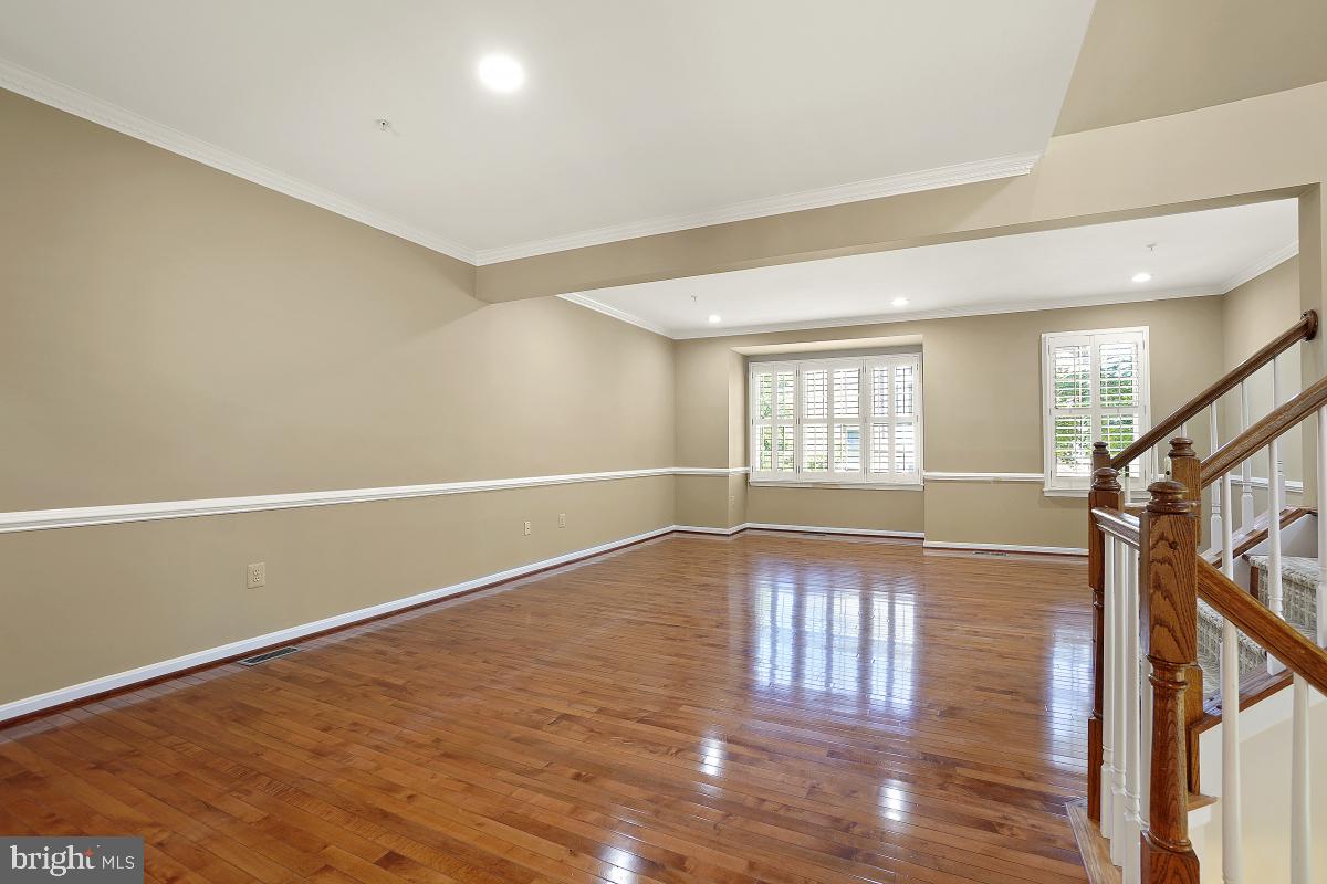 WHITLEY PARK CONDOMINIUM - Residential