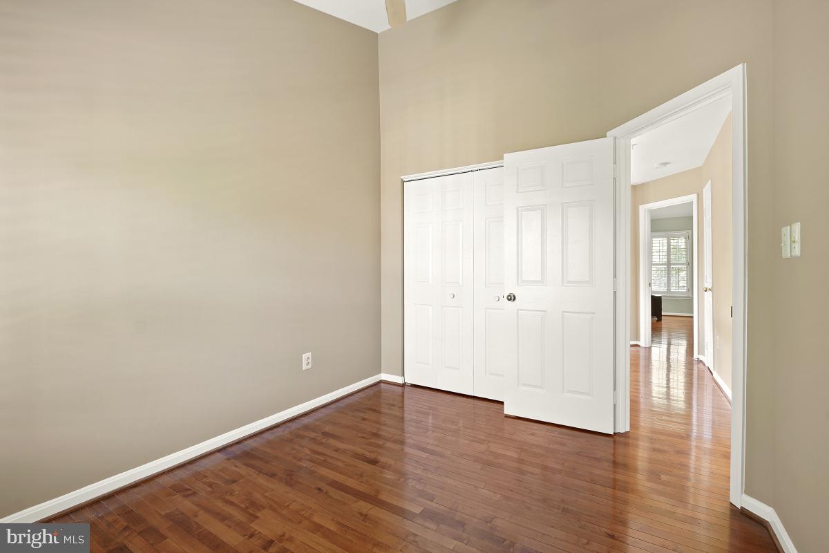 WHITLEY PARK CONDOMINIUM - Residential