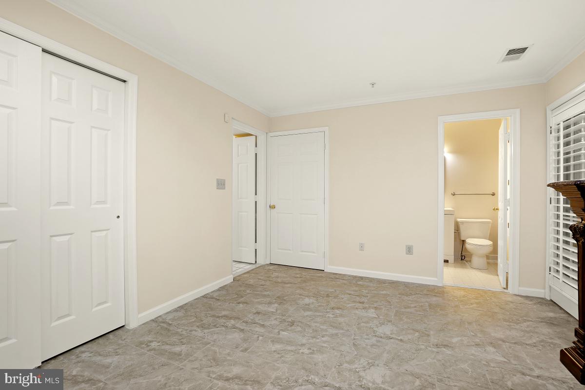 WHITLEY PARK CONDOMINIUM - Residential