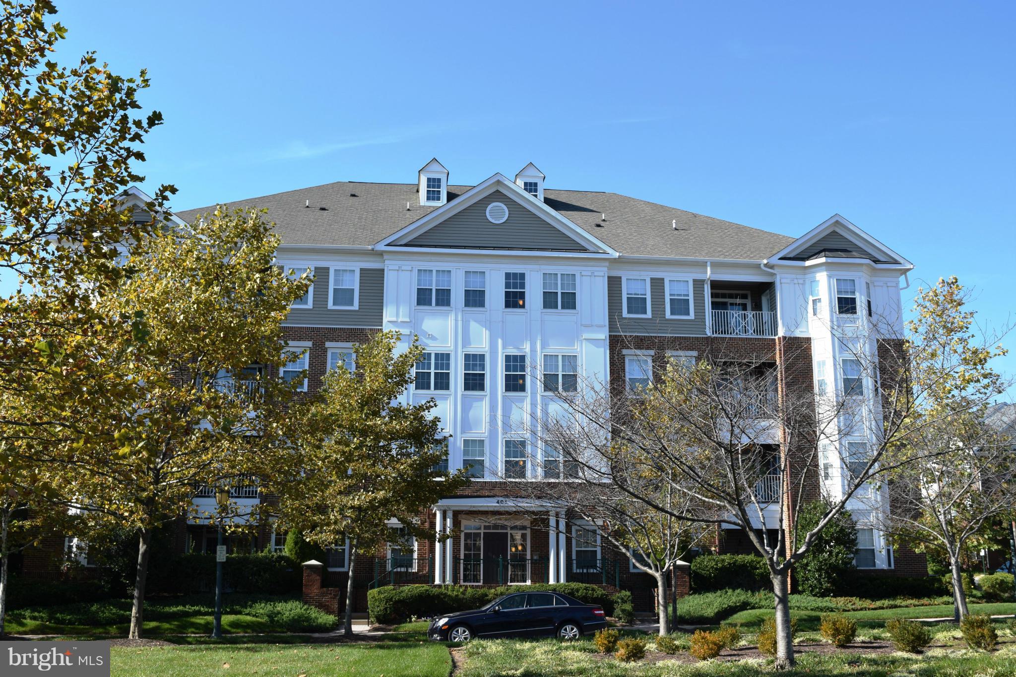Spacious and light filled top floor condo with private garage space & driveway. This home features 2 bedrooms, 2.5 baths + Den/Library, separate wash room, & kitchen made to entertain.The condo has been meticulously maintained & boasts crown molding, fresh paint, ceramic tile and more. Enjoy King Farms shuttle to metro, pools, paths,shopping, restaurants and parks. Close to Metro,Safeway, 370,270