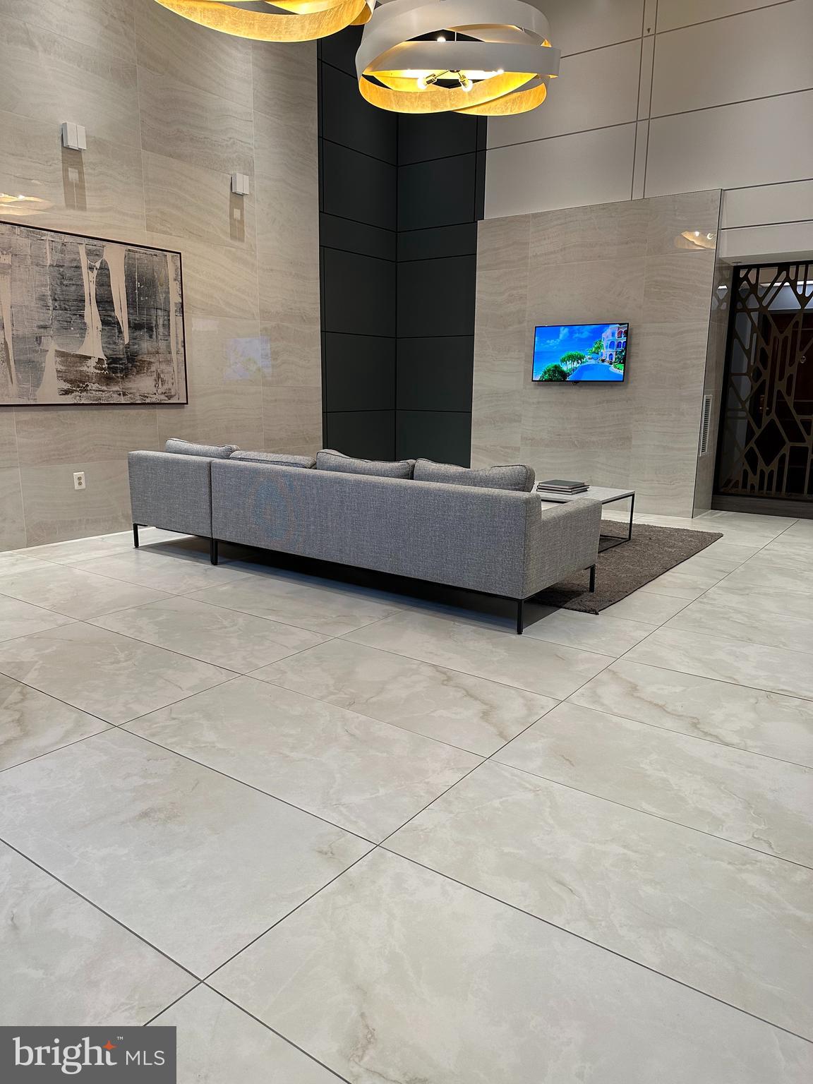 CRESCENT PLAZA - Residential