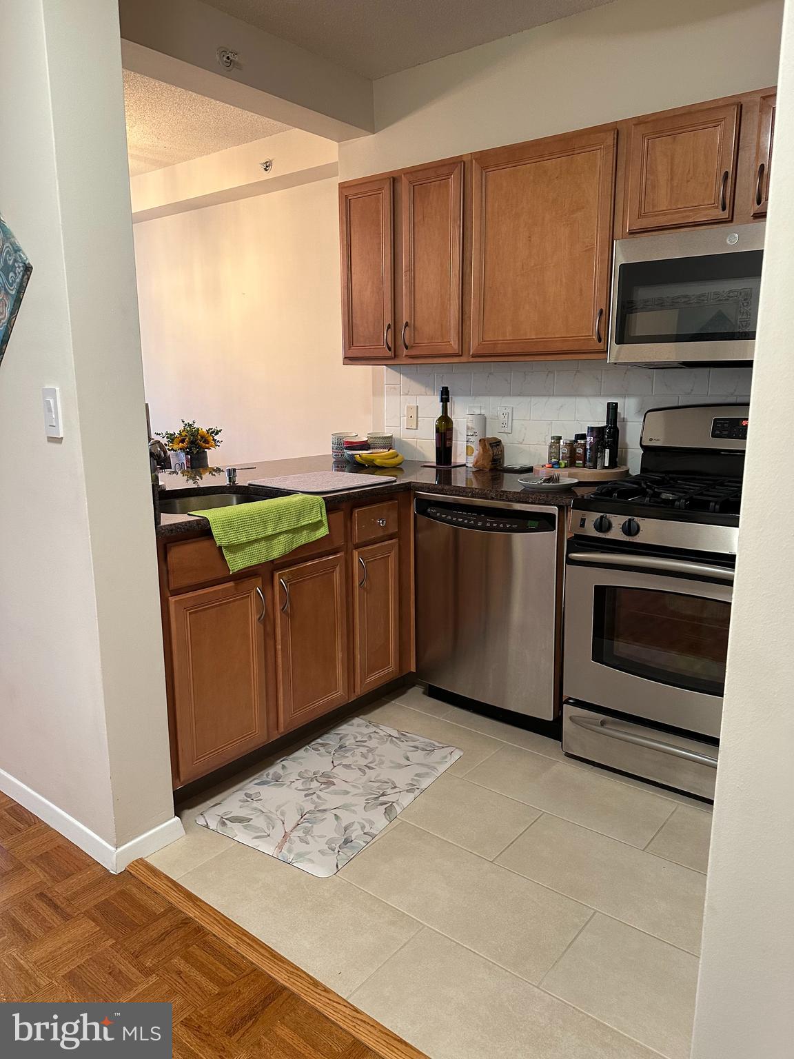 CRESCENT PLAZA - Residential