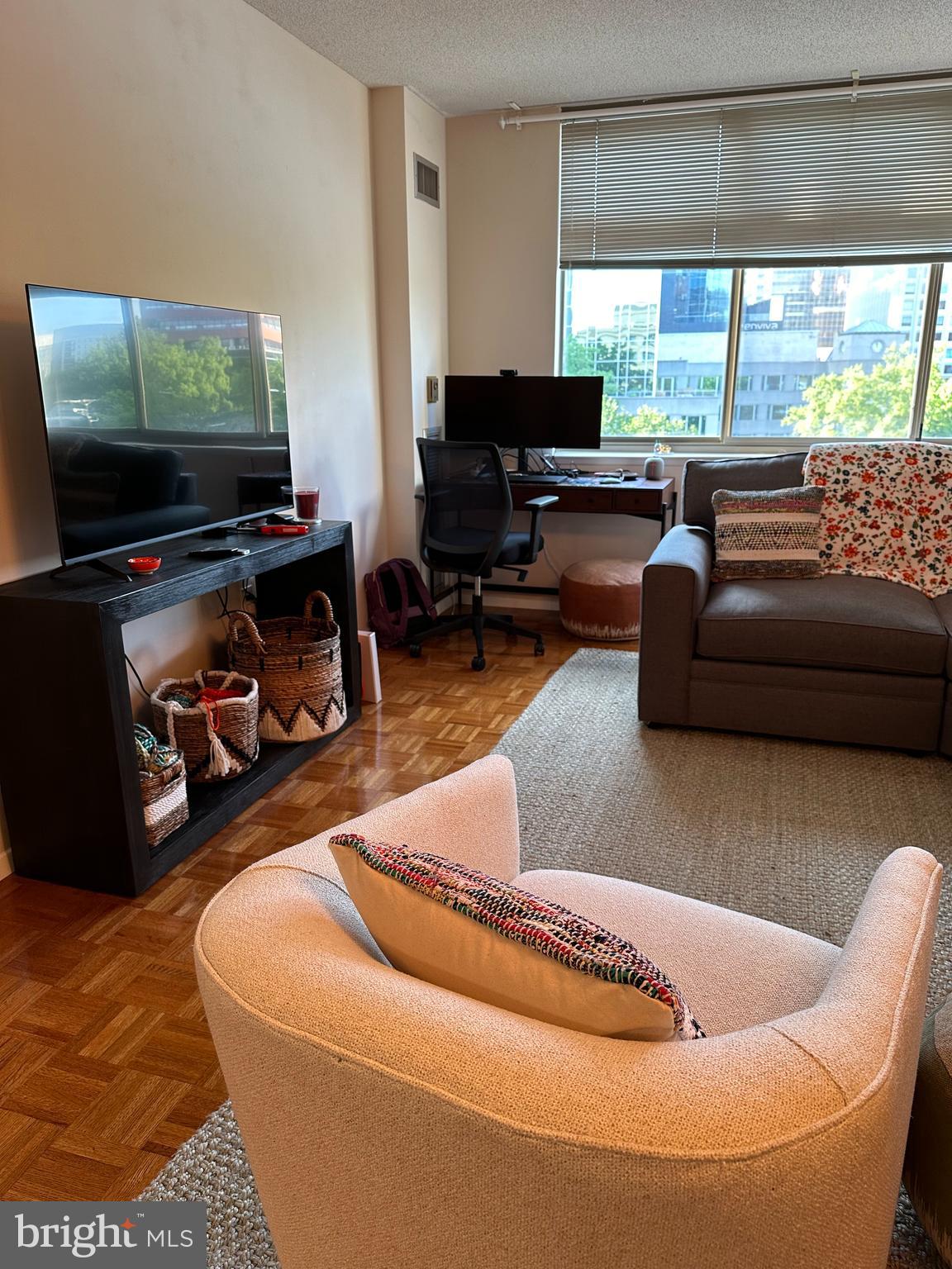 CRESCENT PLAZA - Residential