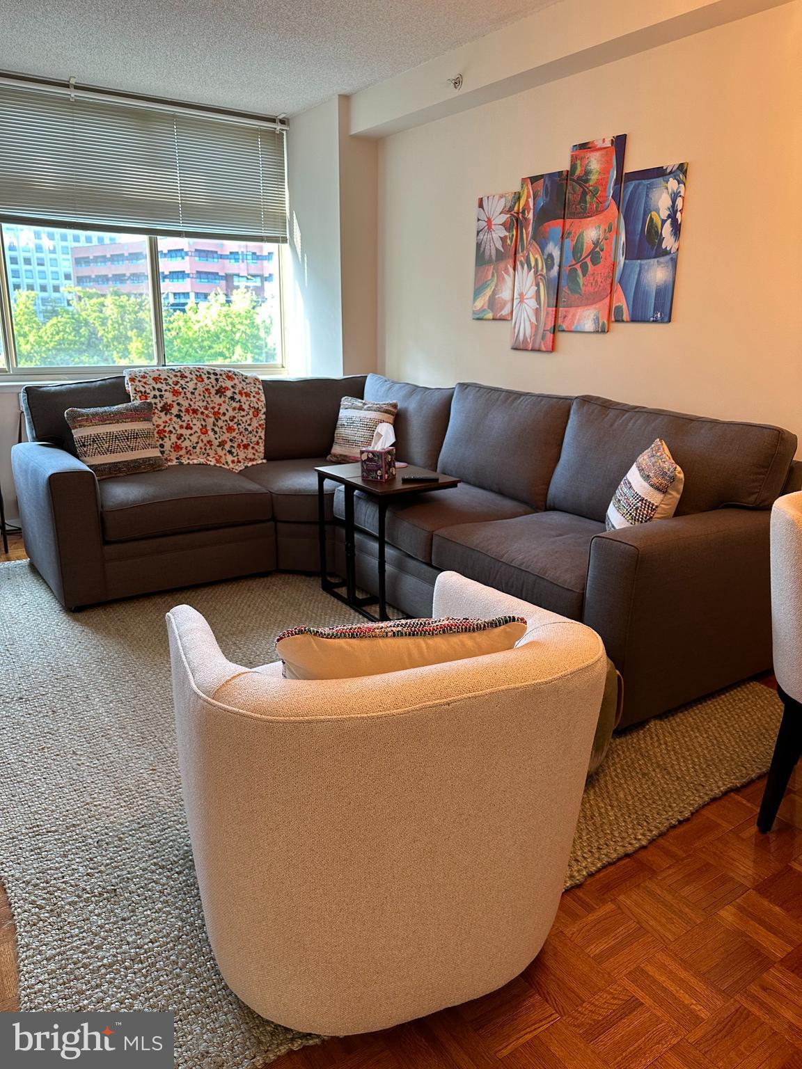 CRESCENT PLAZA - Residential